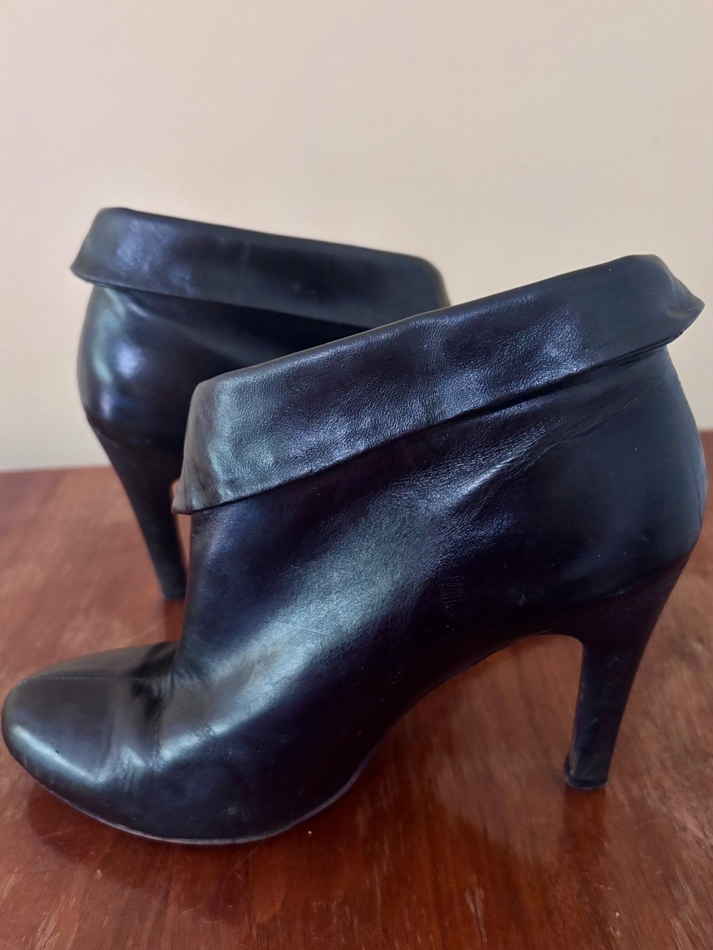 Michael Kors| Sleek Black Fold-Cuff Real Leather Ankle Booties 3” Pumps Sz 6